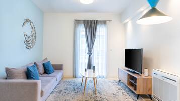 Apartment, 2 Bedrooms (4th Floor) | Living room