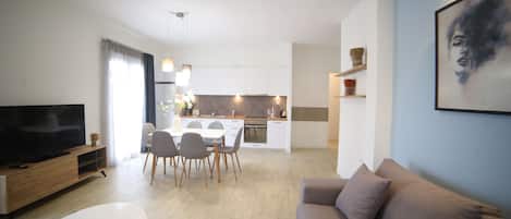 Apartment, 3 Bedrooms (4th Floor) | Living area