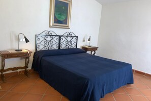 Apartment, 3 Bedrooms | Individually decorated, individually furnished, cribs/infant beds