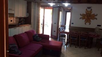 Apartment, 3 Bedrooms | Living room | Flat-screen TV