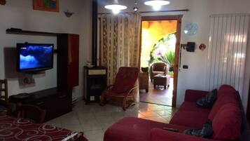 Apartment, 3 Bedrooms | Living room | Flat-screen TV
