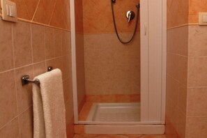 Apartment, 2 Bedrooms | Bathroom shower - Apartments Gaudi' (Alghero)