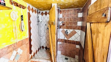 Apartamento, 3 quartos | Chuveiro
