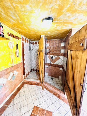 Apartment, 3 Schlafzimmer | Dusche im Bad