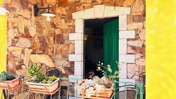 Apartment, 3 Bedrooms | Living area