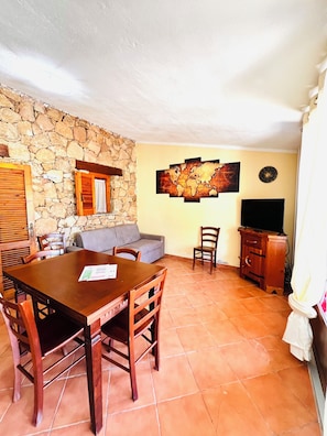 Apartment, 2 Bedrooms | Living area