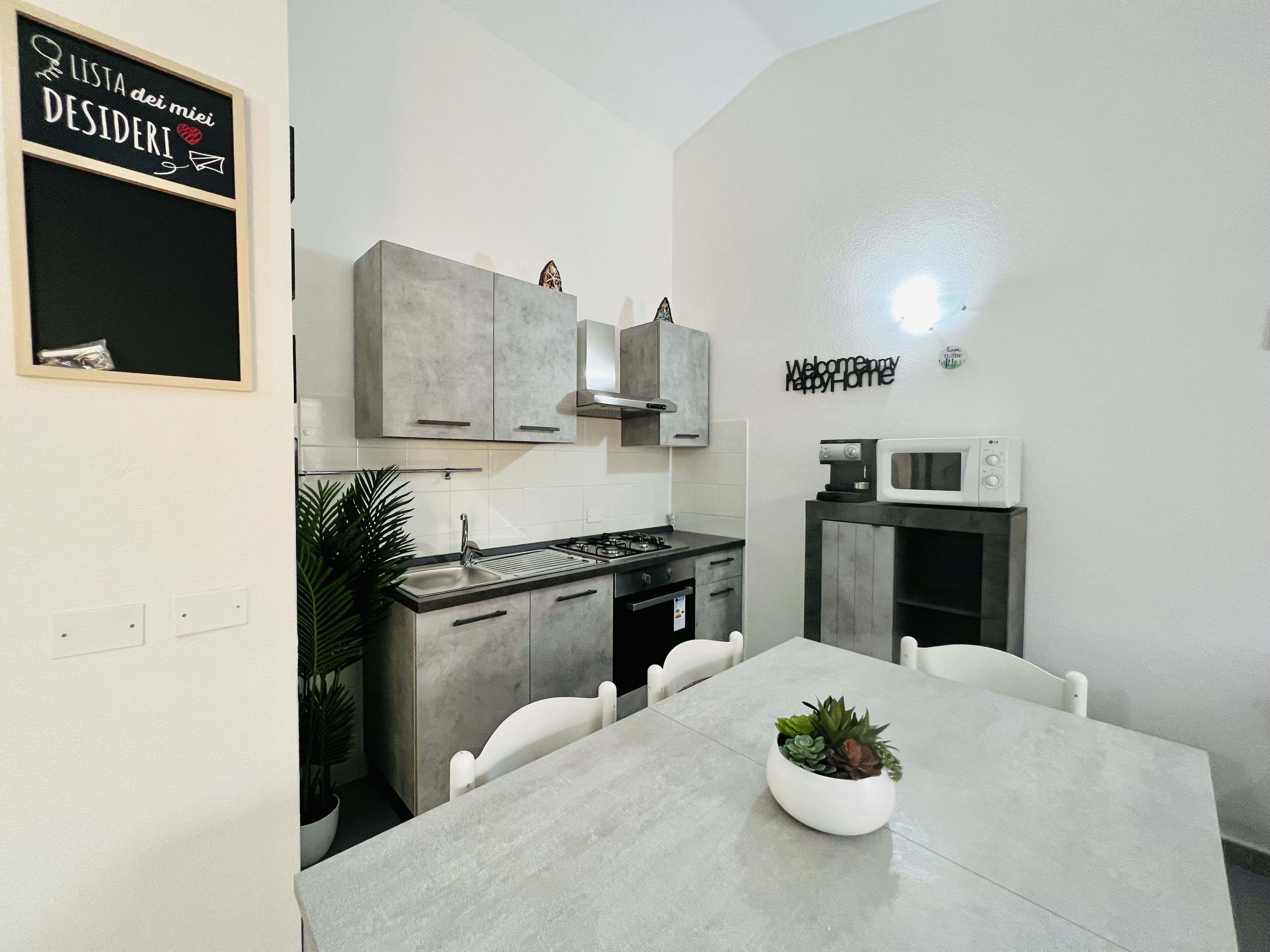 Refrigerador con freezer, horno, placa de cocina, cafetera expreso
