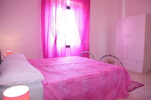 1 quarto, individualmente decorados, individualmente mobiliados