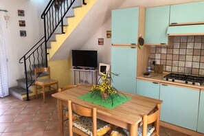 Appartamento, 2 camere da letto | Pasti in camera