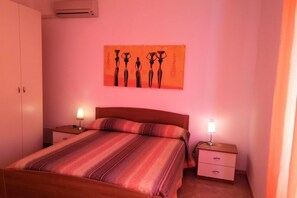 Apartamento, 3 quartos | Individualmente decorados, individualmente mobiliados