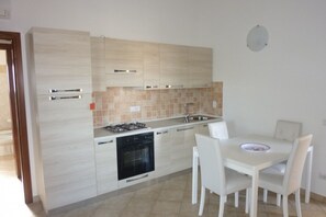 Full-size fridge, oven, stovetop, espresso maker