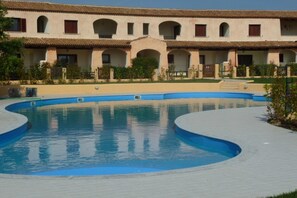 Seasonal outdoor pool