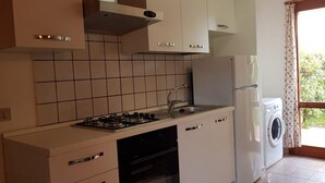 Apartment, 2 Bedrooms | Private kitchen - Fenicottero House (San Teodoro)