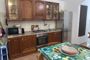 Apartment, 2 Schlafzimmer | Eigene Küche | Großer Kühlschrank, Ofen, Herdplatte, Espressomaschine