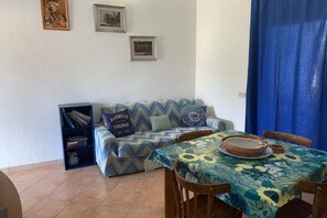 Appartement, 2 chambres | Coin séjour | Télévision à écran plat