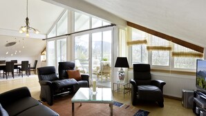 Deluxe appartement (Bergkristall) | Luxe beddengoed, een kluis op de kamer, verduisterende gordijnen