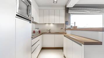 Apartment, 2 Bedrooms | Free WiFi