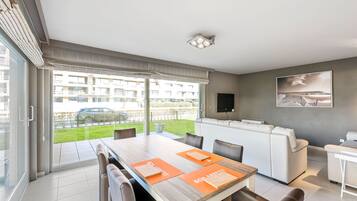 Apartment, 2 Bedrooms | Free WiFi