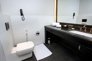 Kamar Double Deluks | Kamar mandi | Shower