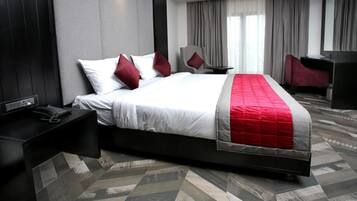 Desk, soundproofing, free WiFi