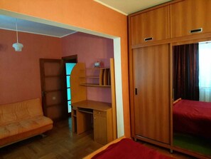 2 bedrooms, iron/ironing board, free WiFi, bed sheets