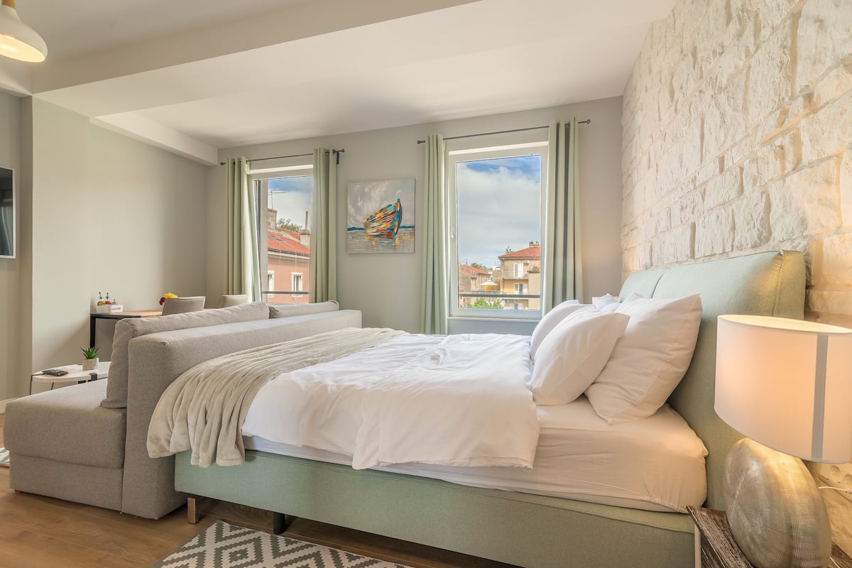 Individually decorated, soundproofing, iron/ironing board, free WiFi