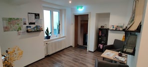 32-Zoll-LED-Fernseher mit Satellitenempfang, Fernseher