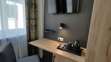 Double Room | Living area | 32-inch LED TV with satellite channels, TV