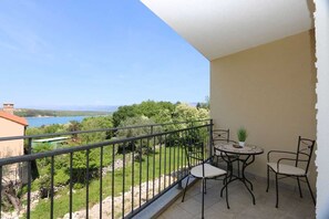 Outdoor dining - Apartment Soline Cove (49851-A1) (Soline - island Krk)