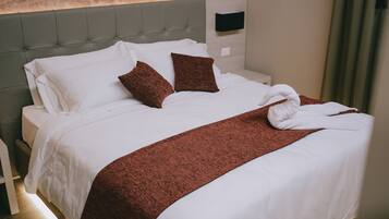 Habitación superior con 1 cama doble o 2 individuales, no fumadores (Scacchiere Superior) | 1 dormitorio, sábanas italianas Frette, ropa de cama de alta calidad