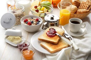 Free daily continental breakfast  - B&B Dei Segreti (Rose)
