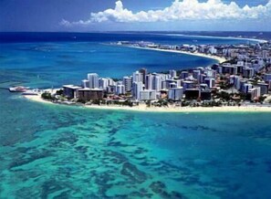 Una spiaggia nelle vicinanze