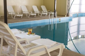 2 piscines couvertes, piscine extérieure