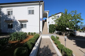 Property grounds - Apartments Nadenic (10065-A2) - Silo - island Krk (Silo - island Krk)
