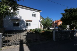 Property grounds - Apartments Nadenic (10065-A2) - Silo - island Krk (Silo - island Krk)