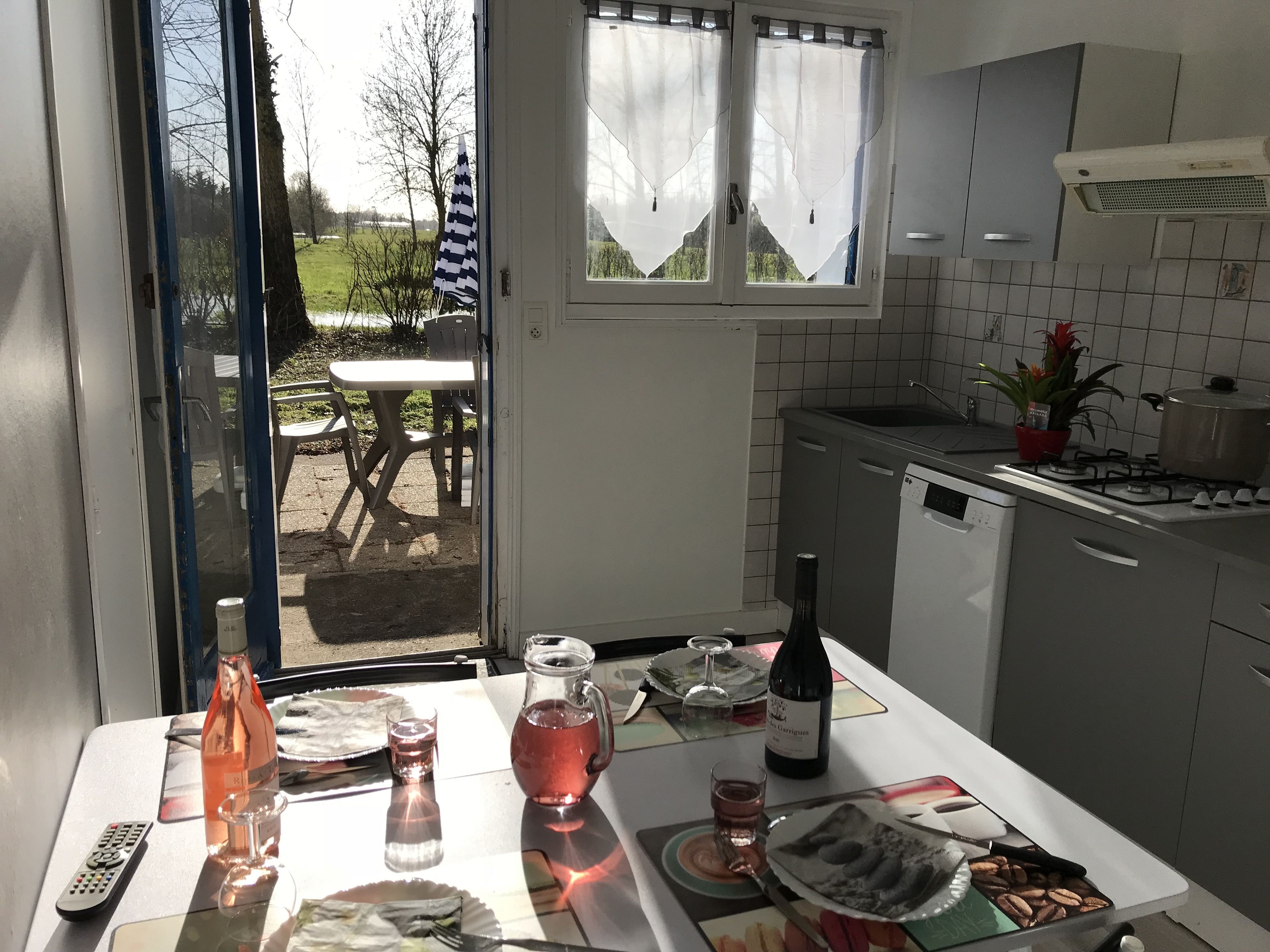 平房, 2 間臥室 (LES COURLIS) | 私人廚房 | 大型雪櫃/冰箱、微波爐、爐具、洗碗機