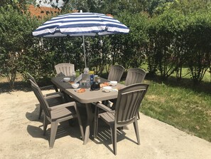 Cottage, 2 Bedrooms (LES CORMORANS) | Courtyard view - Les Gites De Montmartre (Le Perrier)