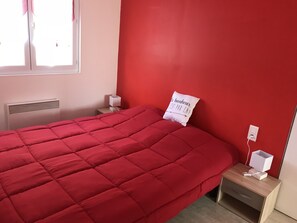 Cottage, 2 Bedrooms (LES BÉCASSINES) | Individually decorated, individually furnished, free WiFi - Les Gites De Montmartre (Le Perrier)