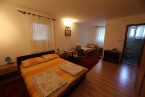 Escritorio, camas plegables/adicionales y wifi gratis 