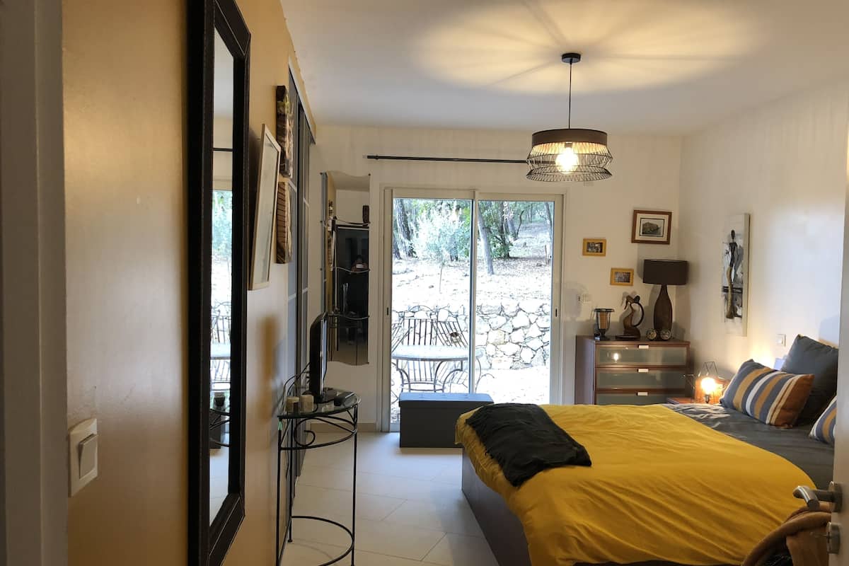 Comfort Room, Garden View | Cots/infant beds, free WiFi, bed sheets