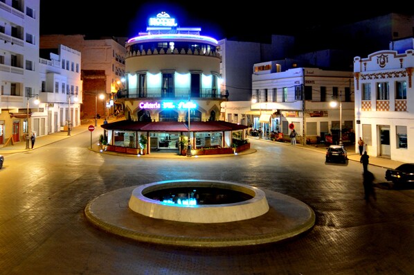 Fassade der Unterkunft – Abend/Nacht