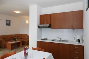 Fridge, coffee/tea maker, cookware/dishes/utensils, dining tables
