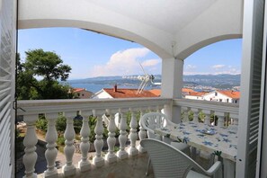 Outdoor dining - Apartment Znidarec Marica nr 2 (Silo - island Krk)