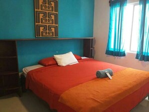 Seterika/papan seterika, Wi-fi percuma, cadar katil 