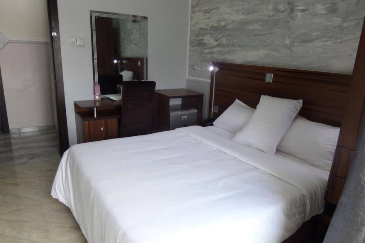 Superior Room | Desk, WiFi (free), individually furnished, bed sheets