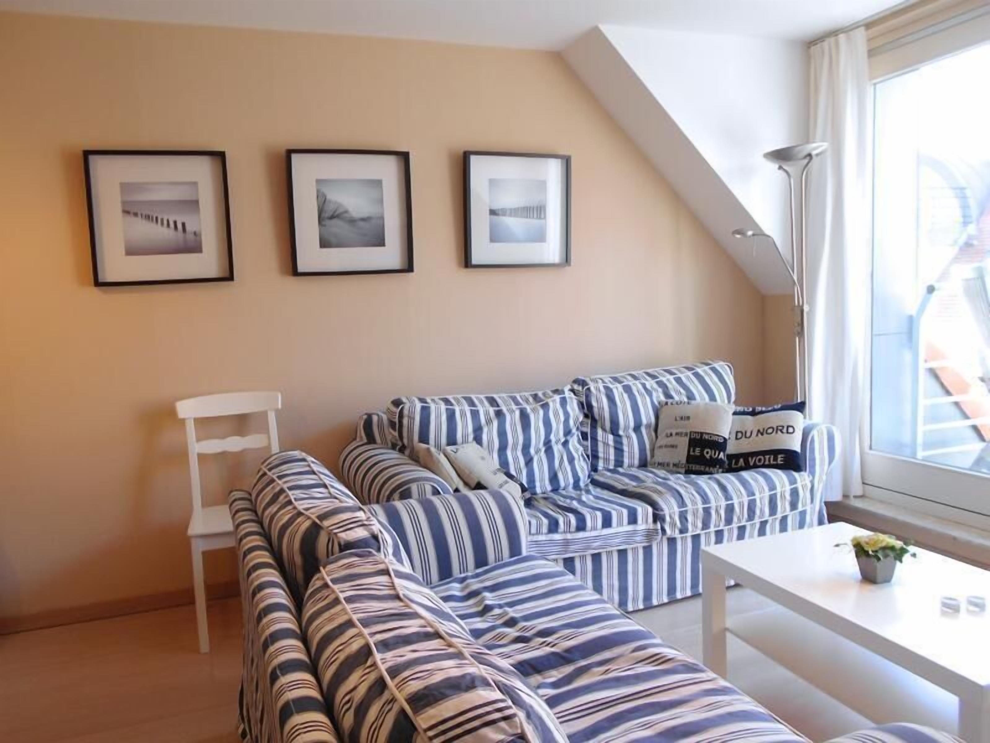 Apartment, 2 Bedrooms | Living area | Flat-screen TV