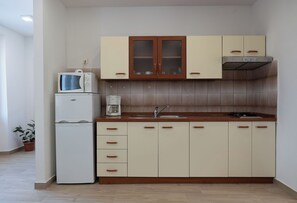 Réfrigérateur, cafetiÚre/bouilloire