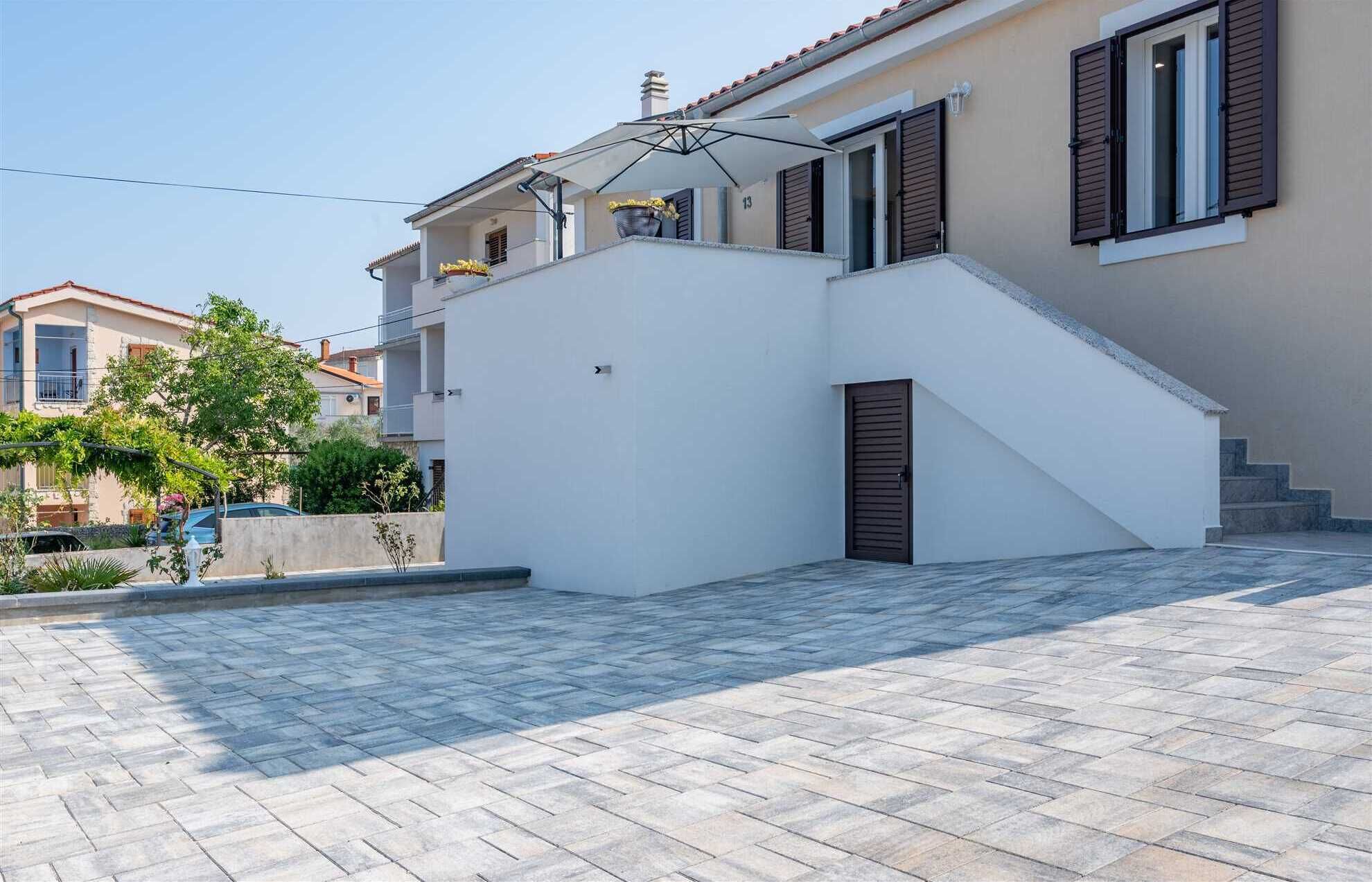 المنشأة من الخارج