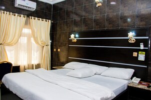 Habitación estándar | Escritorio, espacio para trabajar con un portátil, cortinas opacas