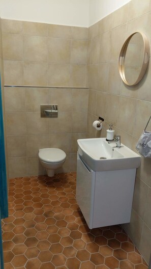 ห้องแฟมิลี��่ | ห้องน้ำ | ของใช้ในห้องน้ำฟรี, ผ้าเช็ดตัว, สบู่, กระดาษชำระ